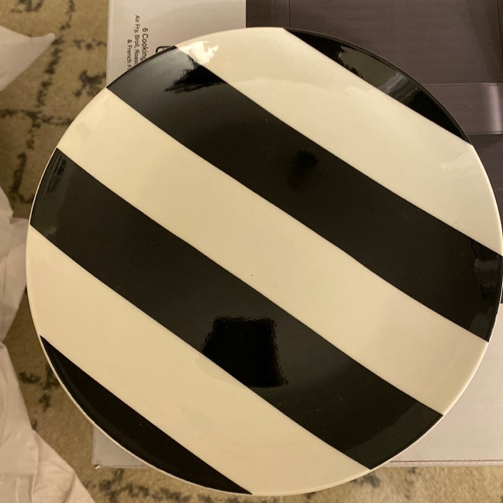 Black and white saucers